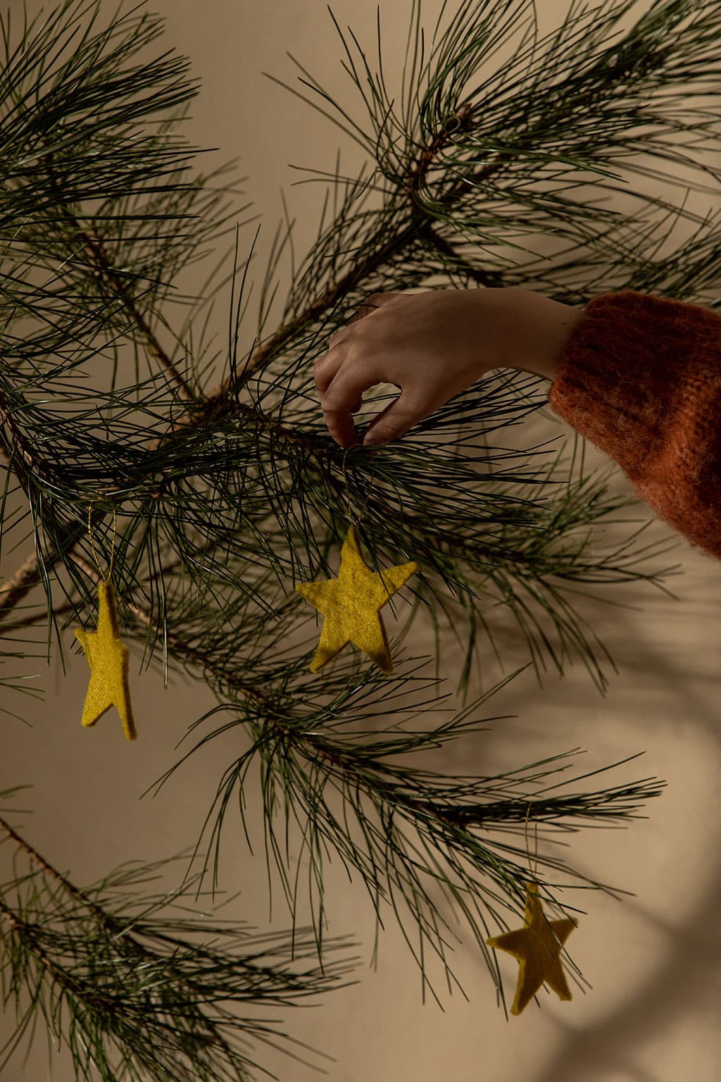 6 décorations de Noël étoiles effet feutrine à suspendre dans le sapin