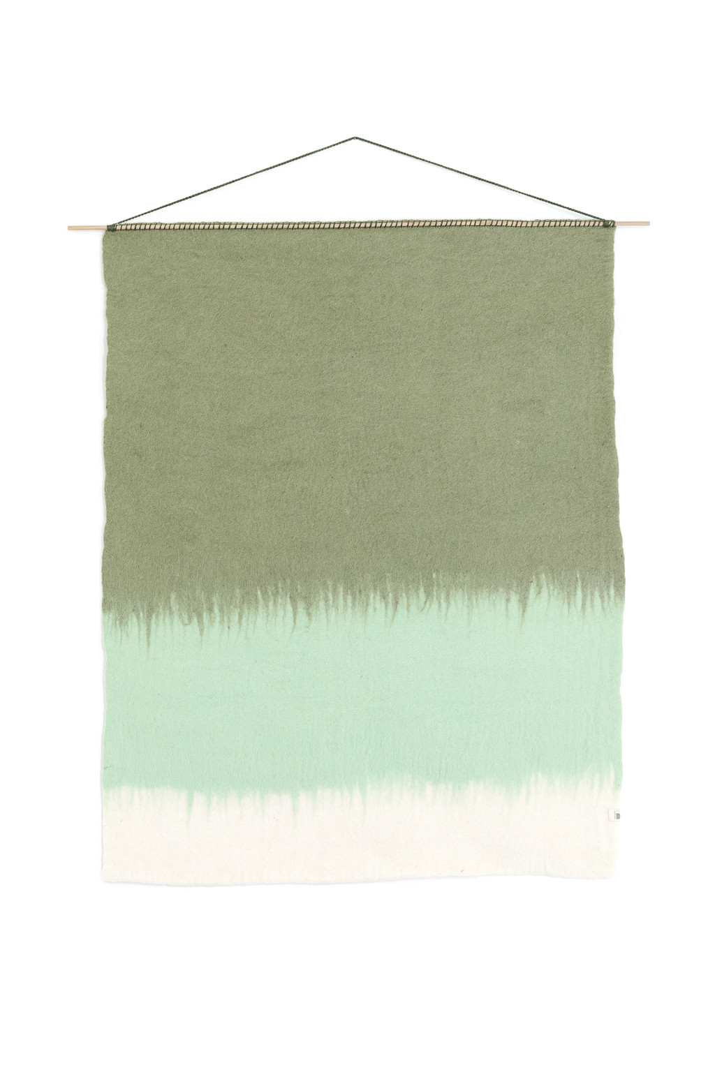 tenture murale brush vert sauge en feutre et bambou