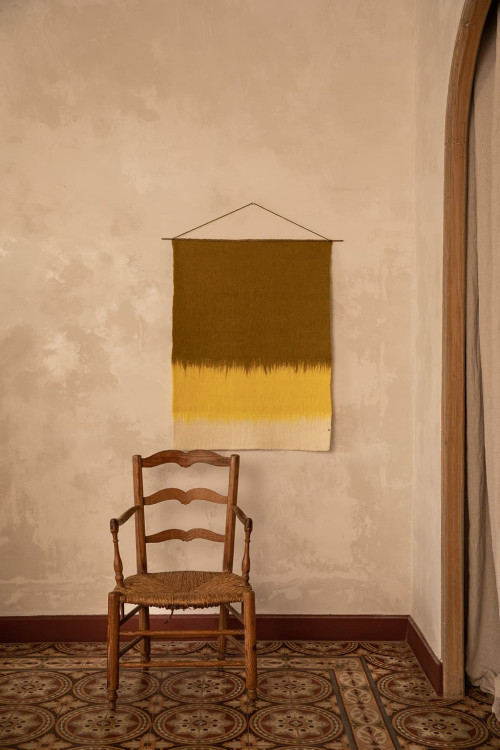 Décoration tricolore pour le mur en feutre et bambou fabriquée artisanalement