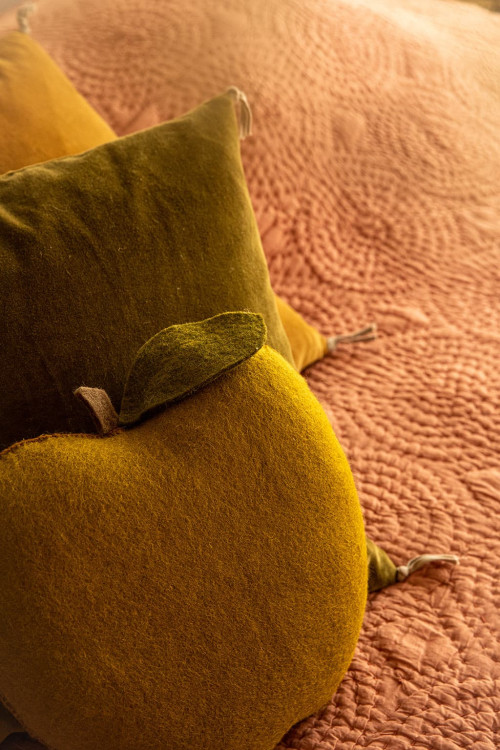 APPLE CUSHION