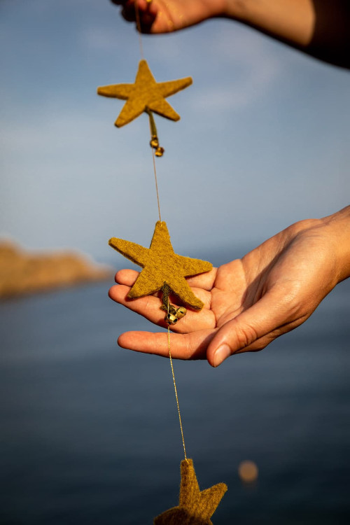 FALLING STARS GARLAND