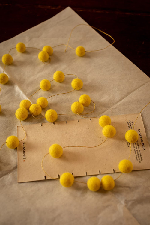 POMPOMS MALLA GARLAND