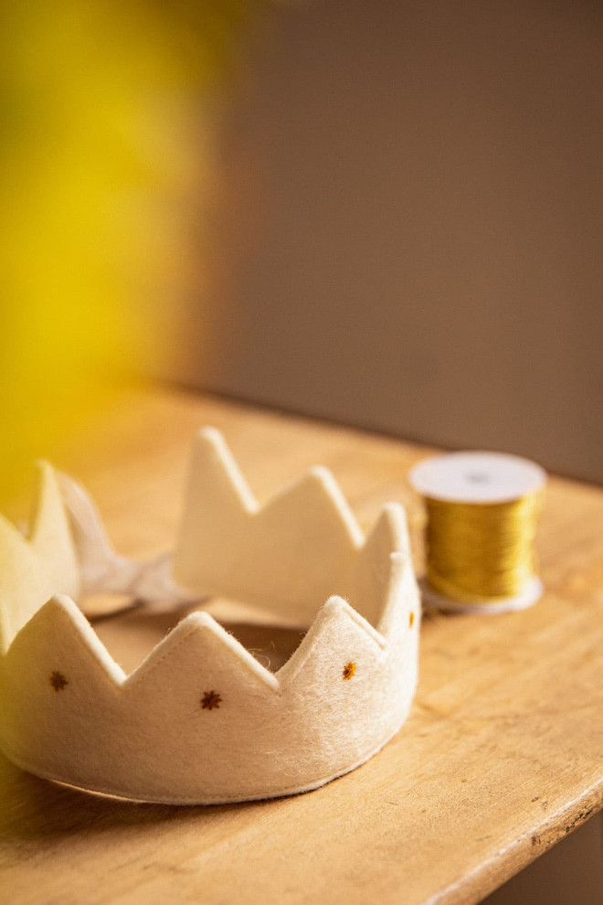 Small felt crown for kids