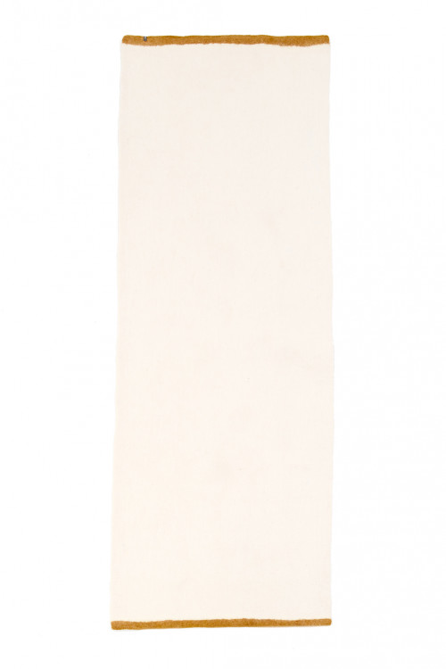 Long sima carpet in natural gold felt
