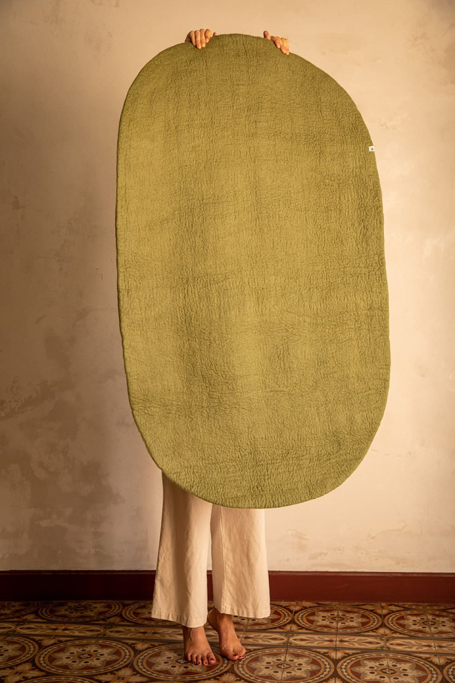 OVAL RUG