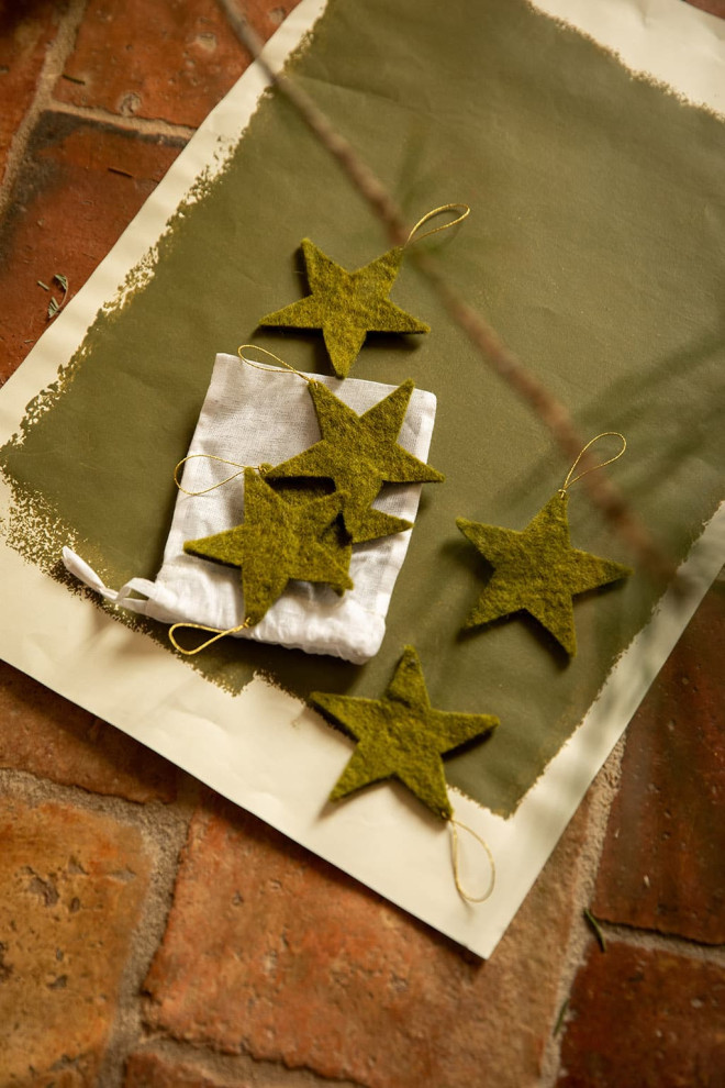 SET OF 6 HANGING STARS -...
