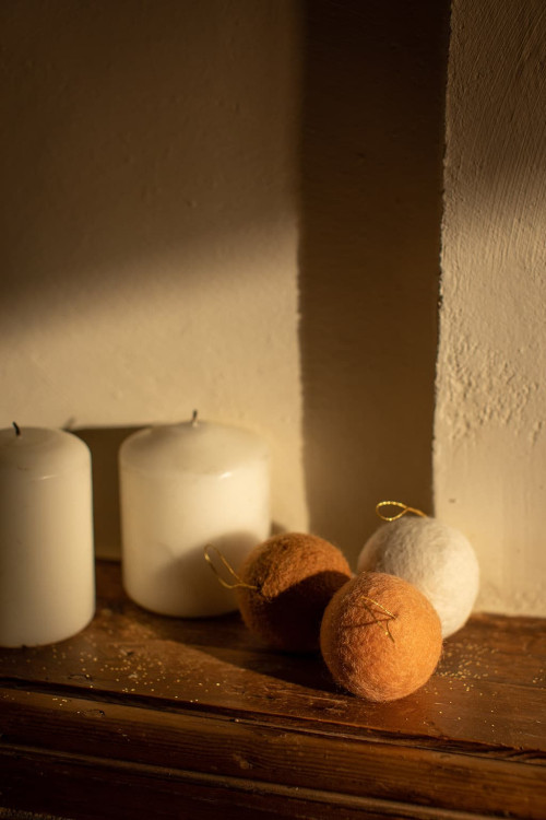 BOX OF 6 BAUBLES - Last chance