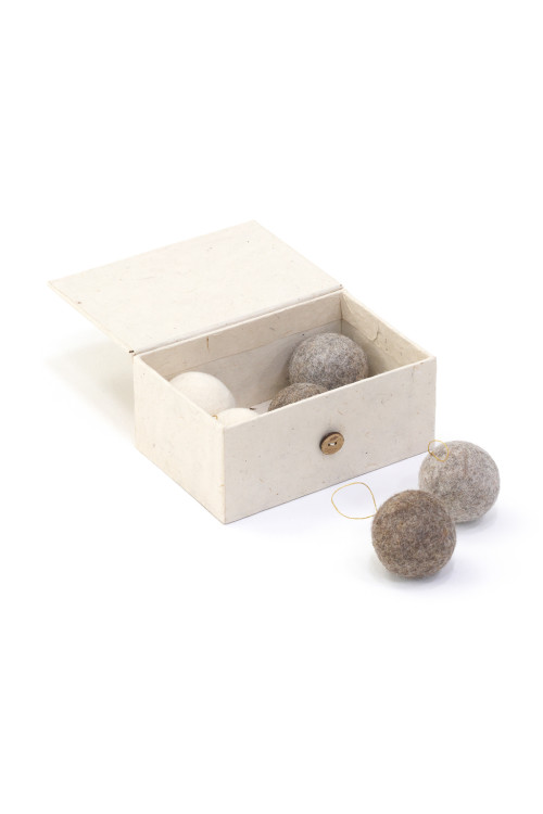 BOX OF 6 BAUBLES - Last chance
