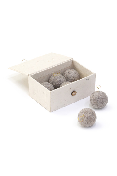 BOX OF 6 BAUBLES - Last chance