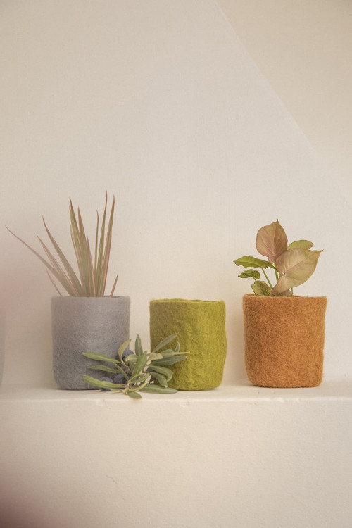 SMALL NESTED POTS