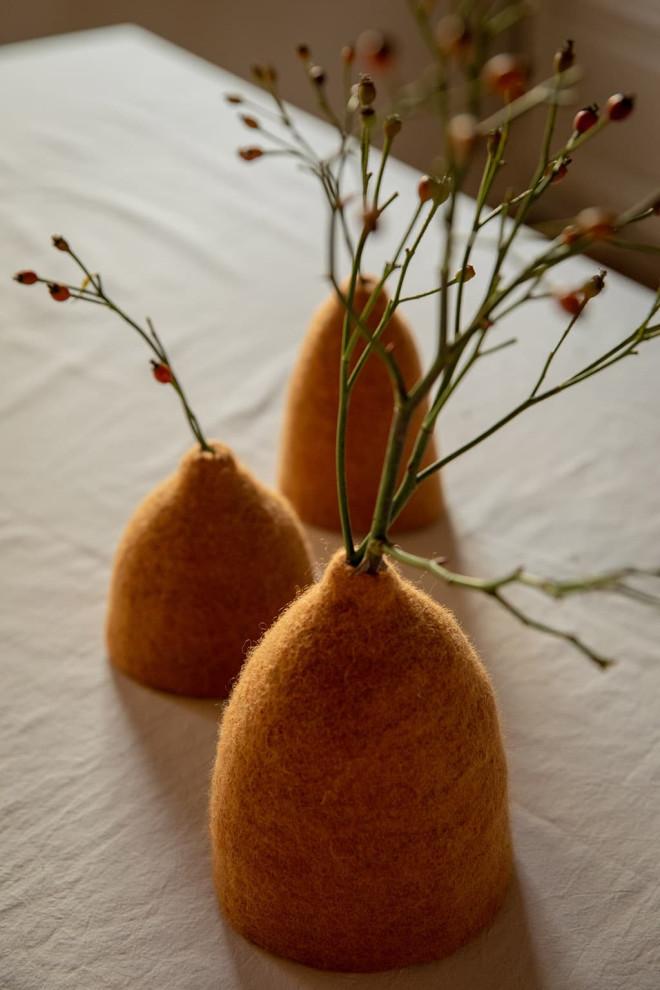 SET 3 CACHE-VASES...