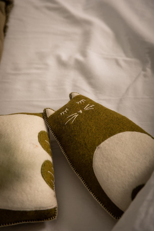 KITTY PASU CUSHION - Last...