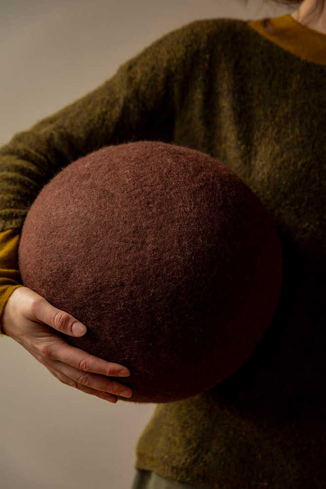 BALLFÖRMIGES PUFFKISSEN