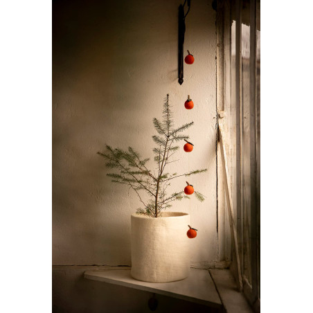 Wolvilt slinger met clementines om op te hangen, handgemaakt in Nepal