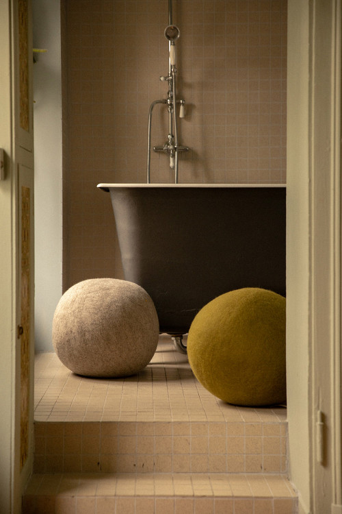 POUFFE BALL