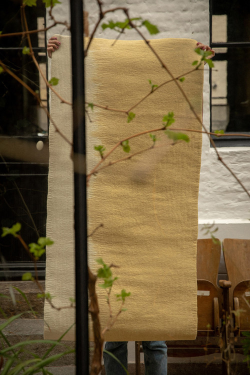 Tapis en laine bouille rectangulaire jaune et blanc pour la décoration d'une chambre