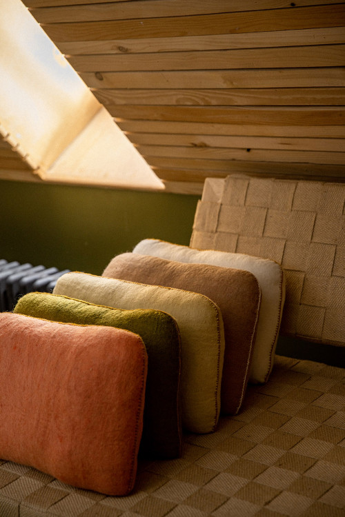 STONE CUSHION
