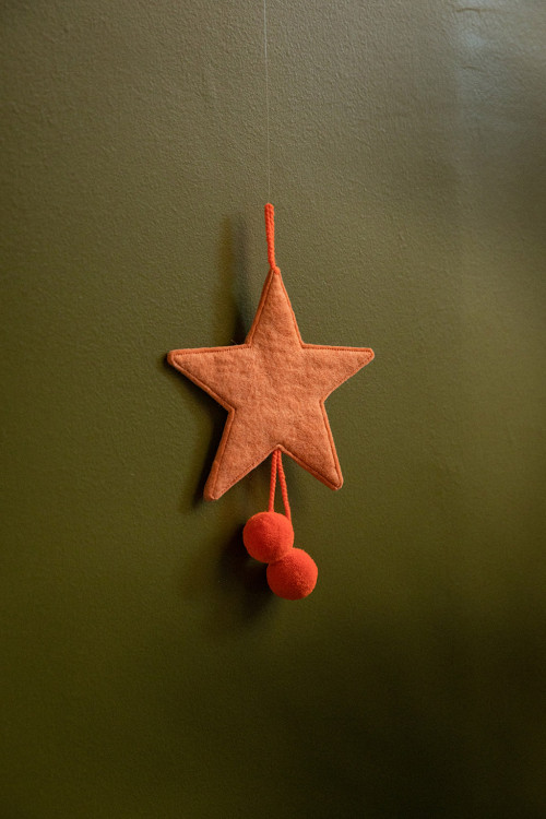 POMPOMS STAR HANGING