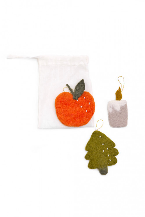 Kleine Weihnachtsdekorationen aus Wollfilz, handgefertigt in Nepal
