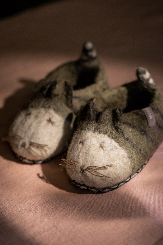 slippers for children in the shape of tiger made by hand in natural felt