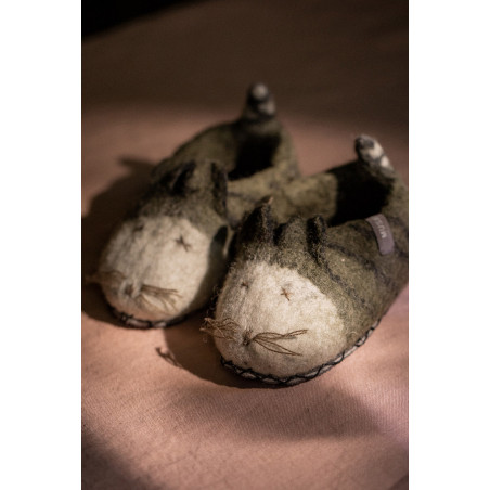 slippers for children in the shape of tiger made by hand in natural felt