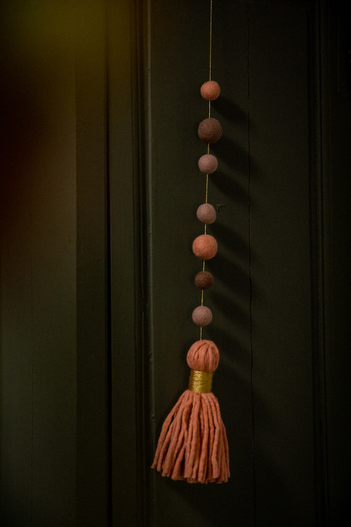 MINI PEARLS & POMPOM HANGING