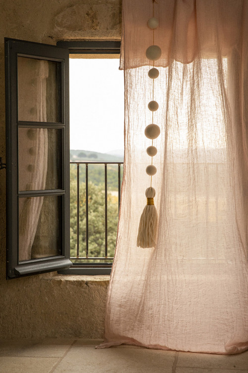 PEARLS & POMPOM HANGING