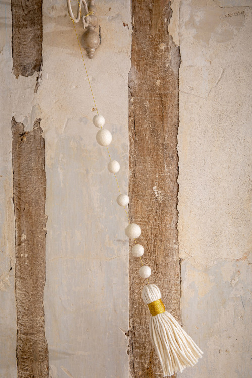 MINI PEARLS & POMPOM HANGING