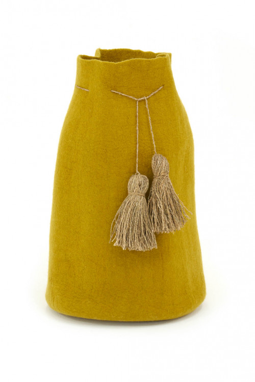 High basket in felt with pompoms in hemp pistachio color