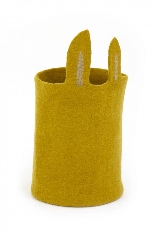 A large storage in natural material for a warm decoration