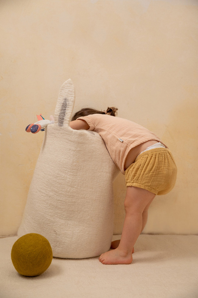 A large storage in natural material for a warm decoration