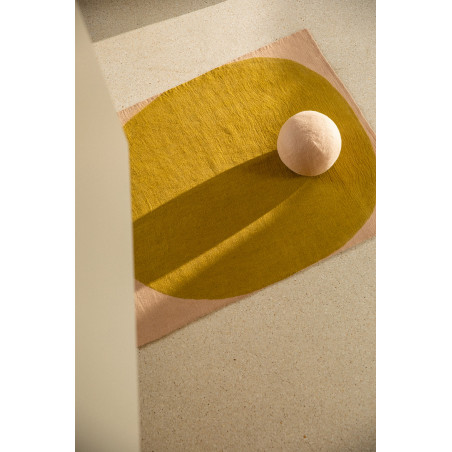 Grand tapis rectangulaire en laine feutrée rose et vert avec pouf rose en feutre de laine