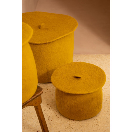paniers de rangement ocre en feutre avec leurs couvercles