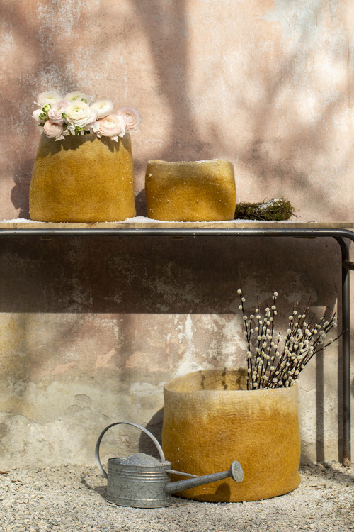 3 felted baskets to decorate a patio