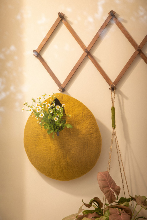 a round and original basket to place flowers a round and original basket to place flowers