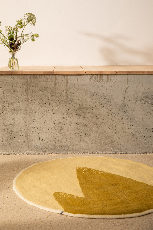 Green wool felt round carpet with mountain print to insulate the cold from the ground