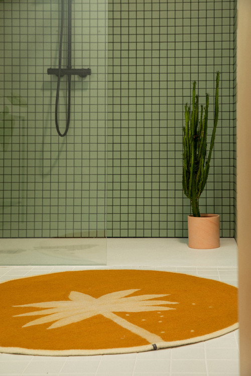 Round ochre wool felt bath mat with palm tree print Round ochre wool felt bath mat with palm tree print