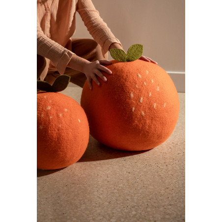 Duo de poufs en forme de clémentine pour une ambiance ludique