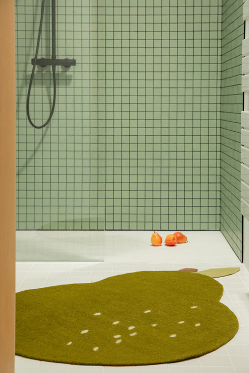 Pear-shaped felt bath mat for the bathroom