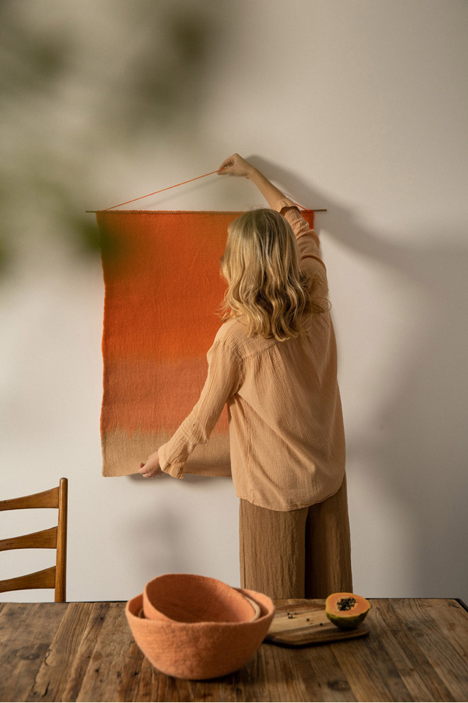 Rectangular tricolor wall hanging made of felt and bamboo for an original decoration