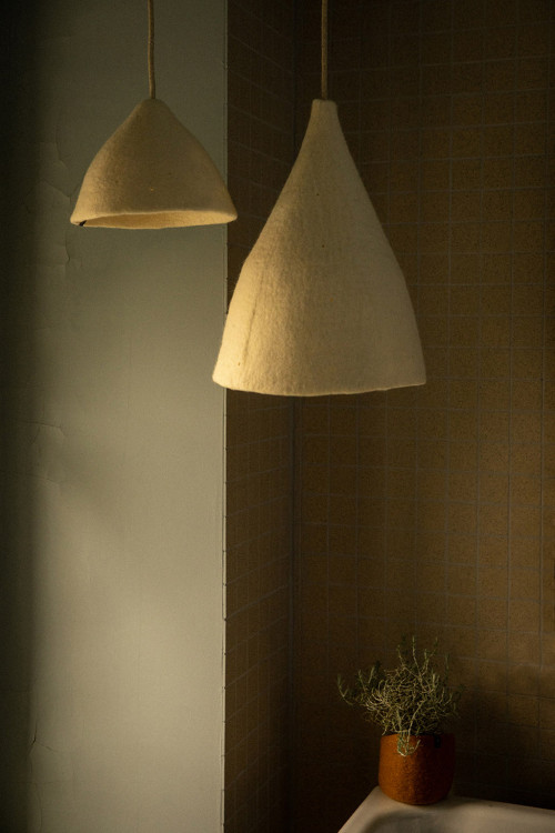 Soft colours and boiled wool lighting for a soothing decor