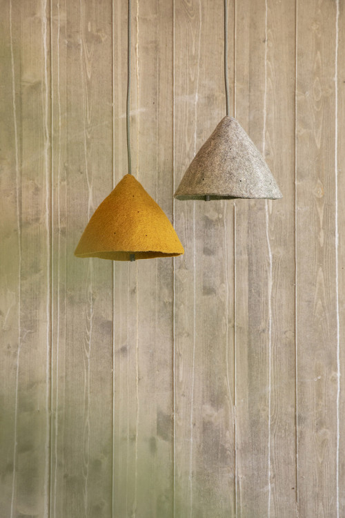 Duo of Tipi S gold and light grey felt lampshades for suspension