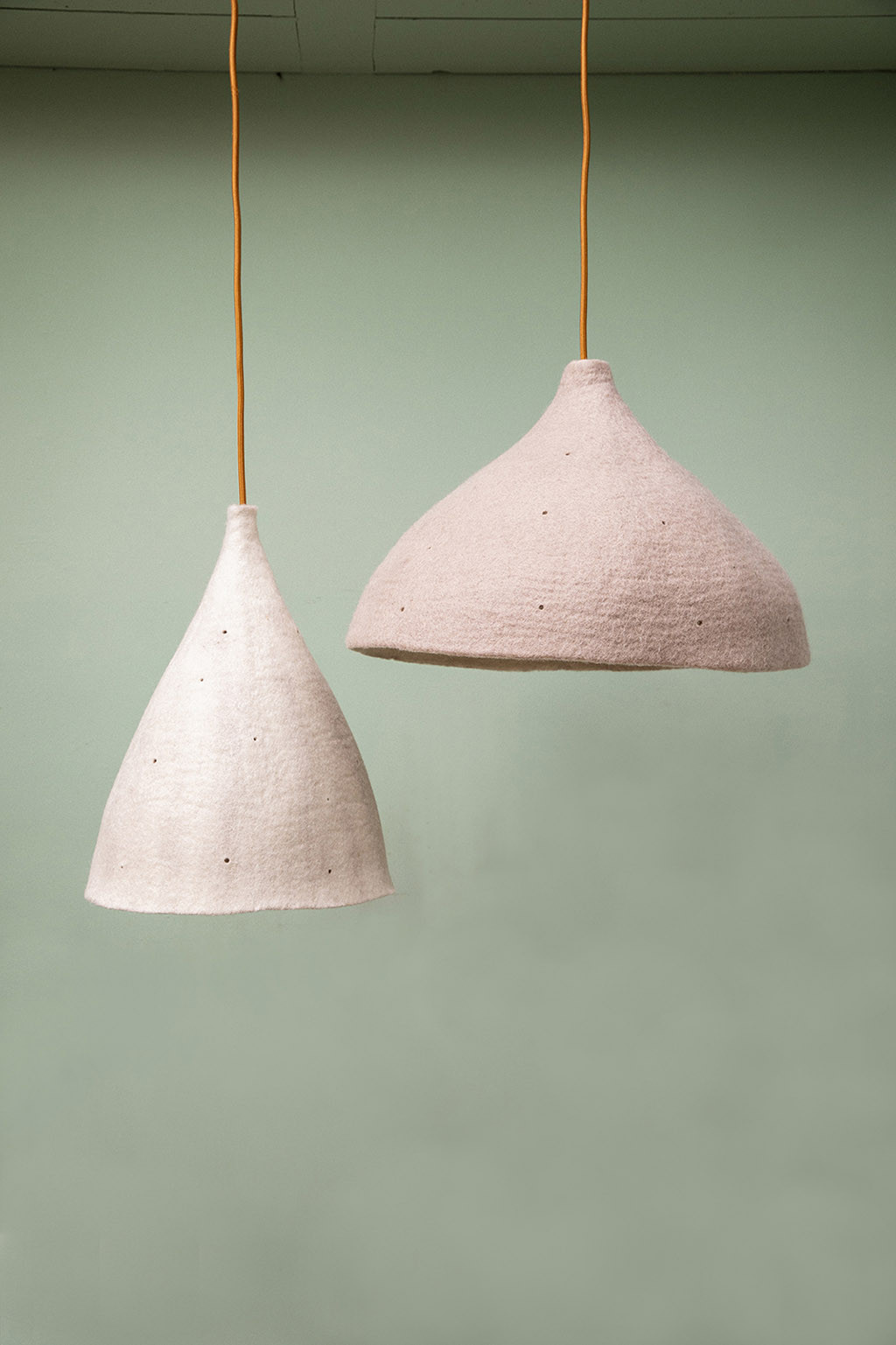 Duo of lampshades in boiled wool to light the house with originality