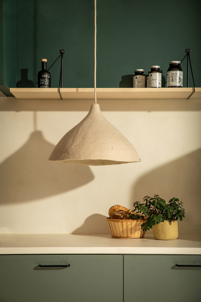 Large felt lampshade and green kitchen for a trendy decoration