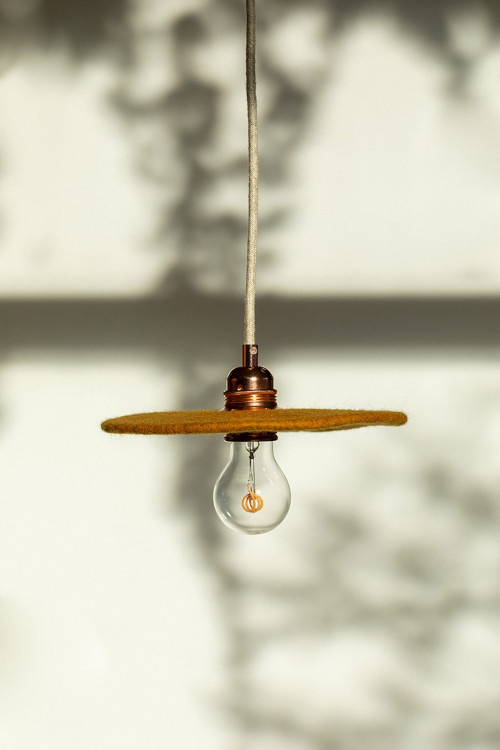 Felt hanging lamp with a vintage look Felt hanging lamp with a vintage look