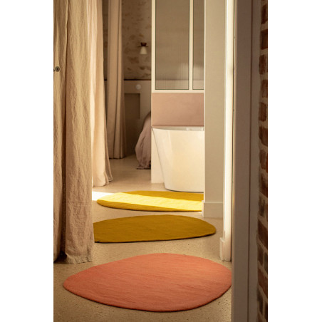 Trio de tapis galet en feutre naturel sur le chemin de la salle de bain