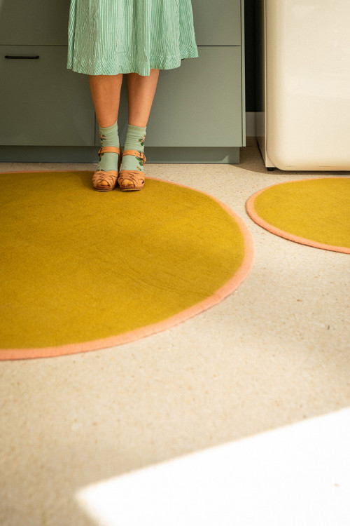 Mix de tapis ronds en feutre Lumbini pour réchauffer la cuisine