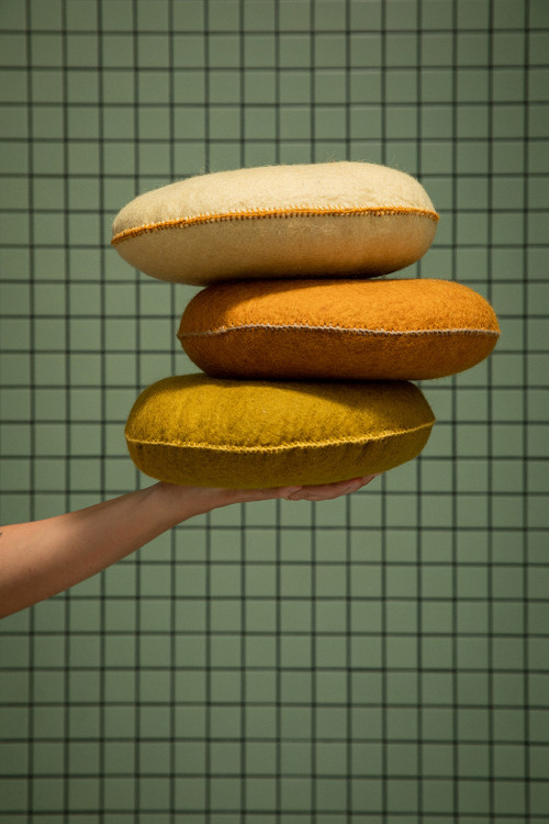 Trio de coussins colorés en feutre de laine