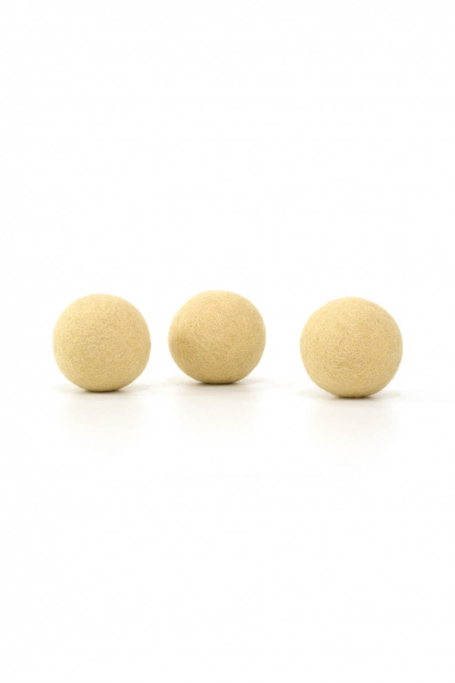 trio de 3 petites balles en feutre roses pour une décoration ludique