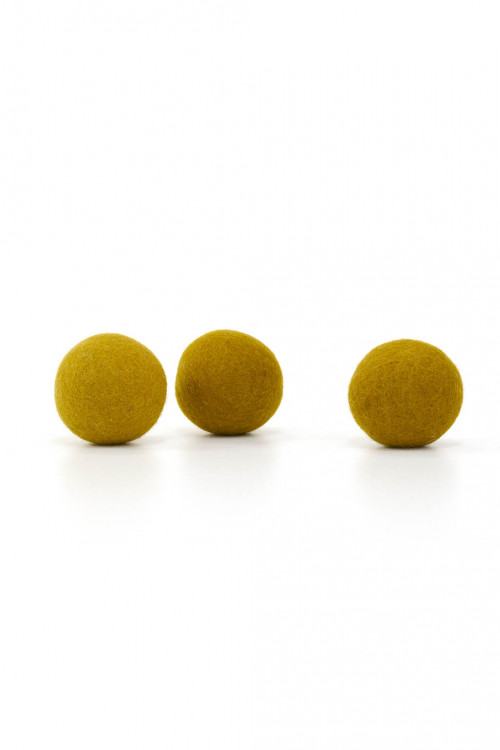 set of 3 small plain balls in felt color pistachio